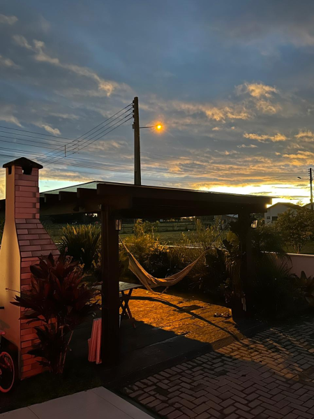 CASA COM PISCINA E LAGO DE CARPAS EM FORQUILHINHA