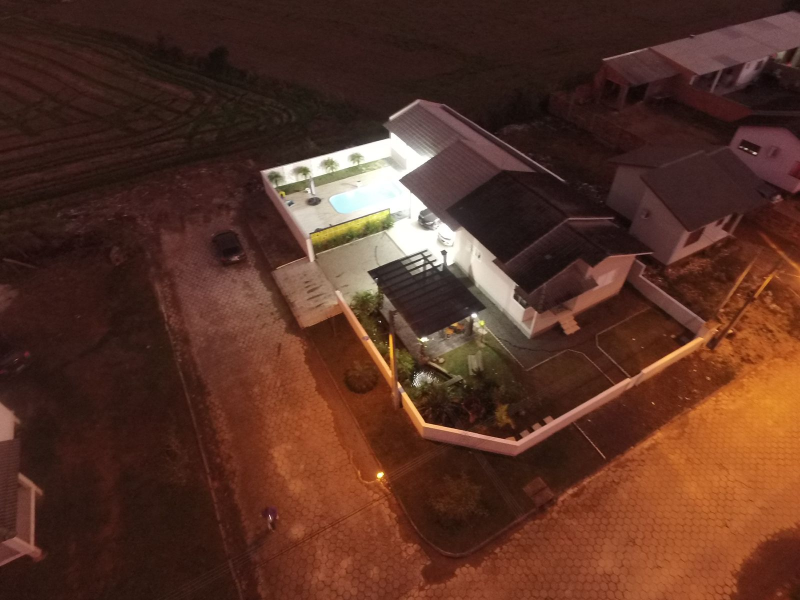 CASA COM PISCINA E LAGO DE CARPAS EM FORQUILHINHA