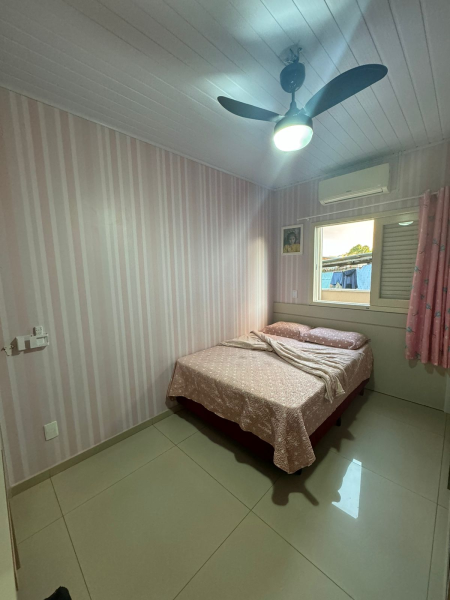 CASA COM PISCINA E LAGO DE CARPAS EM FORQUILHINHA