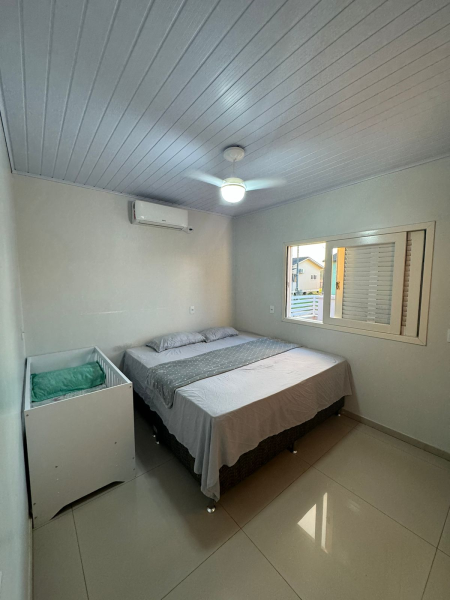 CASA COM PISCINA E LAGO DE CARPAS EM FORQUILHINHA