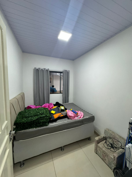 CASA COM PISCINA E LAGO DE CARPAS EM FORQUILHINHA